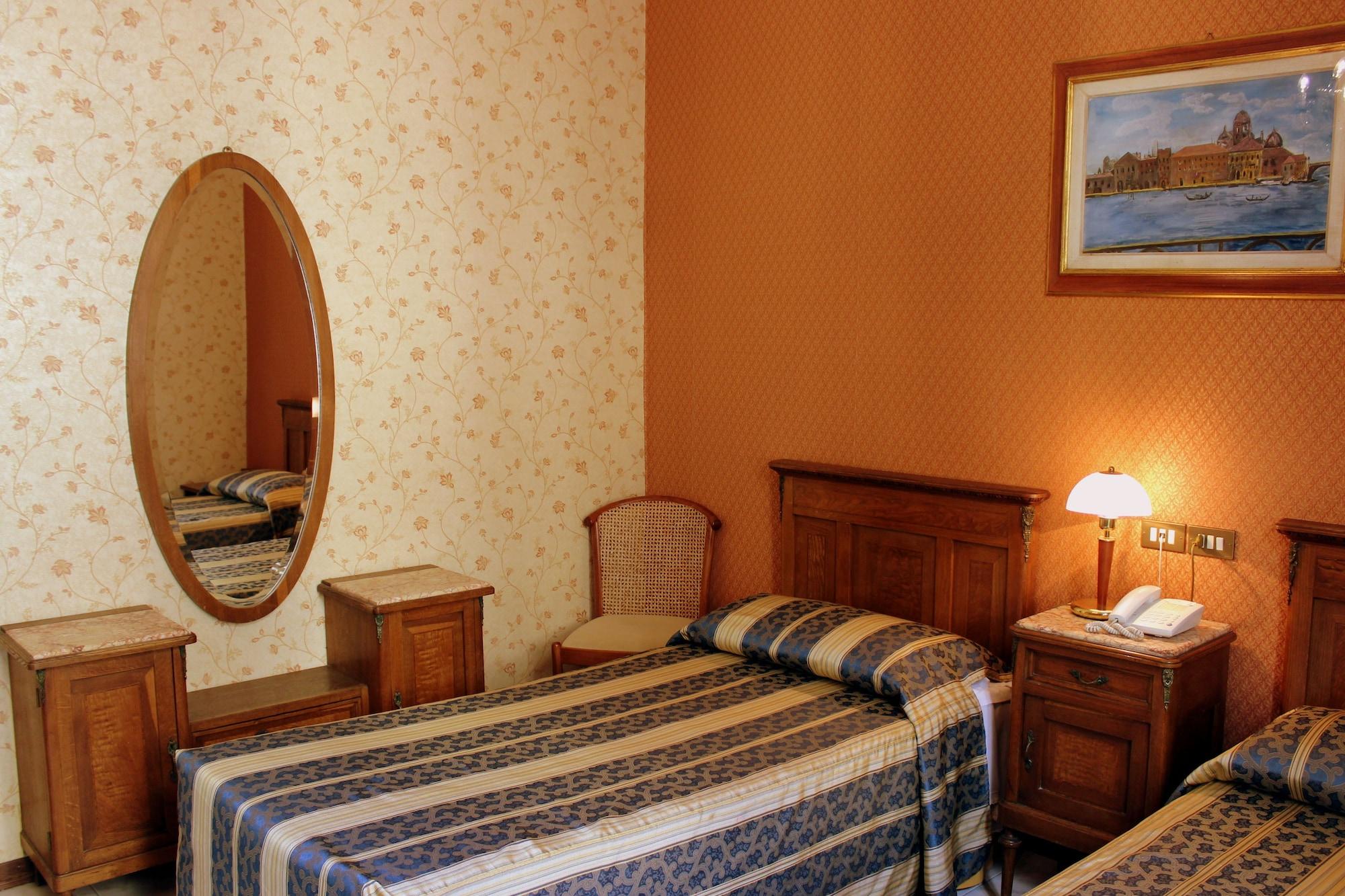 Hotel Beatrice ฟลอเรนซ์ ภายนอก รูปภาพ