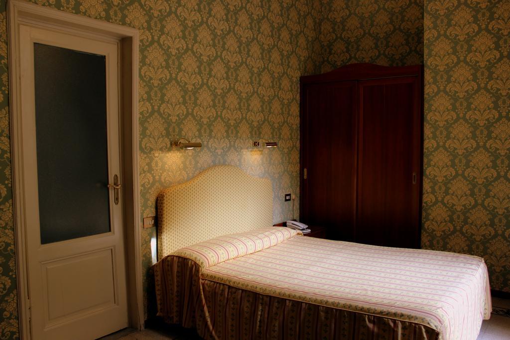 Hotel Beatrice ฟลอเรนซ์ ภายนอก รูปภาพ