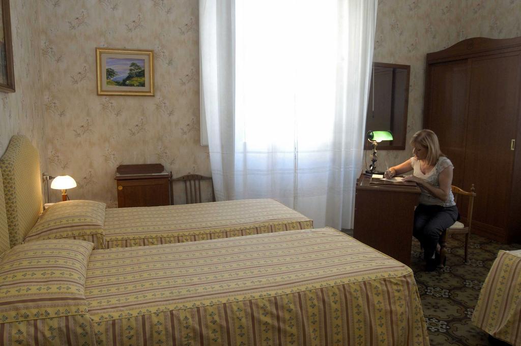 Hotel Beatrice ฟลอเรนซ์ ภายนอก รูปภาพ